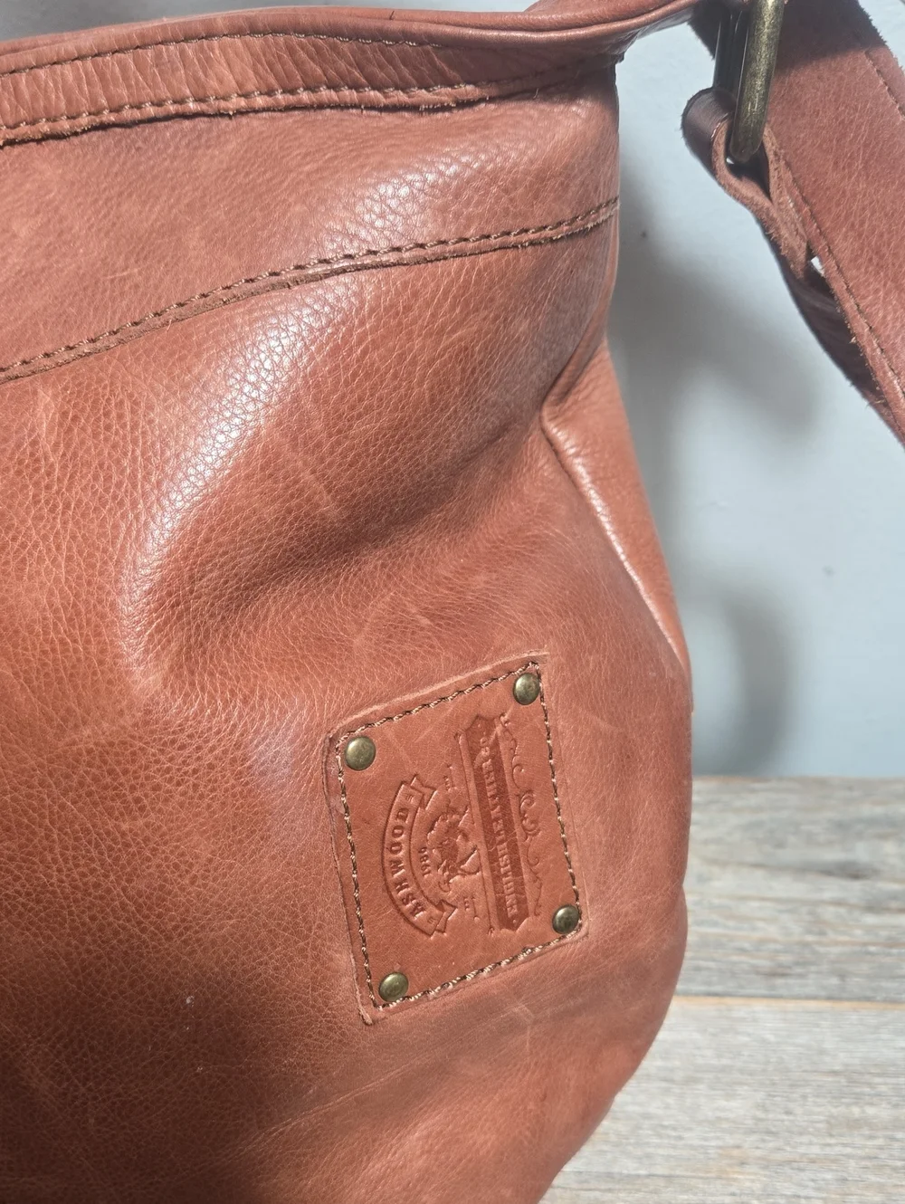 Ashwood Uk Brown Leather Stud-Accent Large Slingp Bag